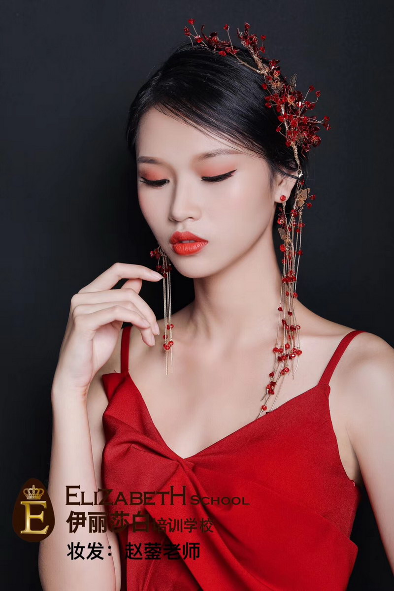 學(xué)習(xí)伊麗莎白化妝班課程怎么樣